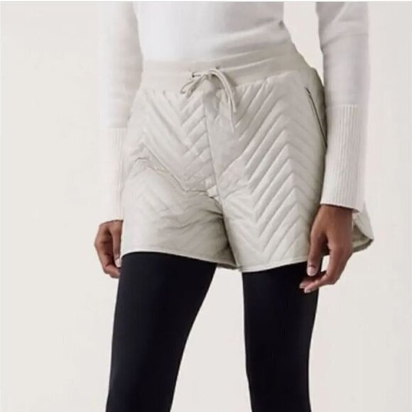 ATHLETA Cream APRES SKI SHORTS Lightweight Down Hiking Zip Pocket #467120 RT$89 - Picture 2 of 5